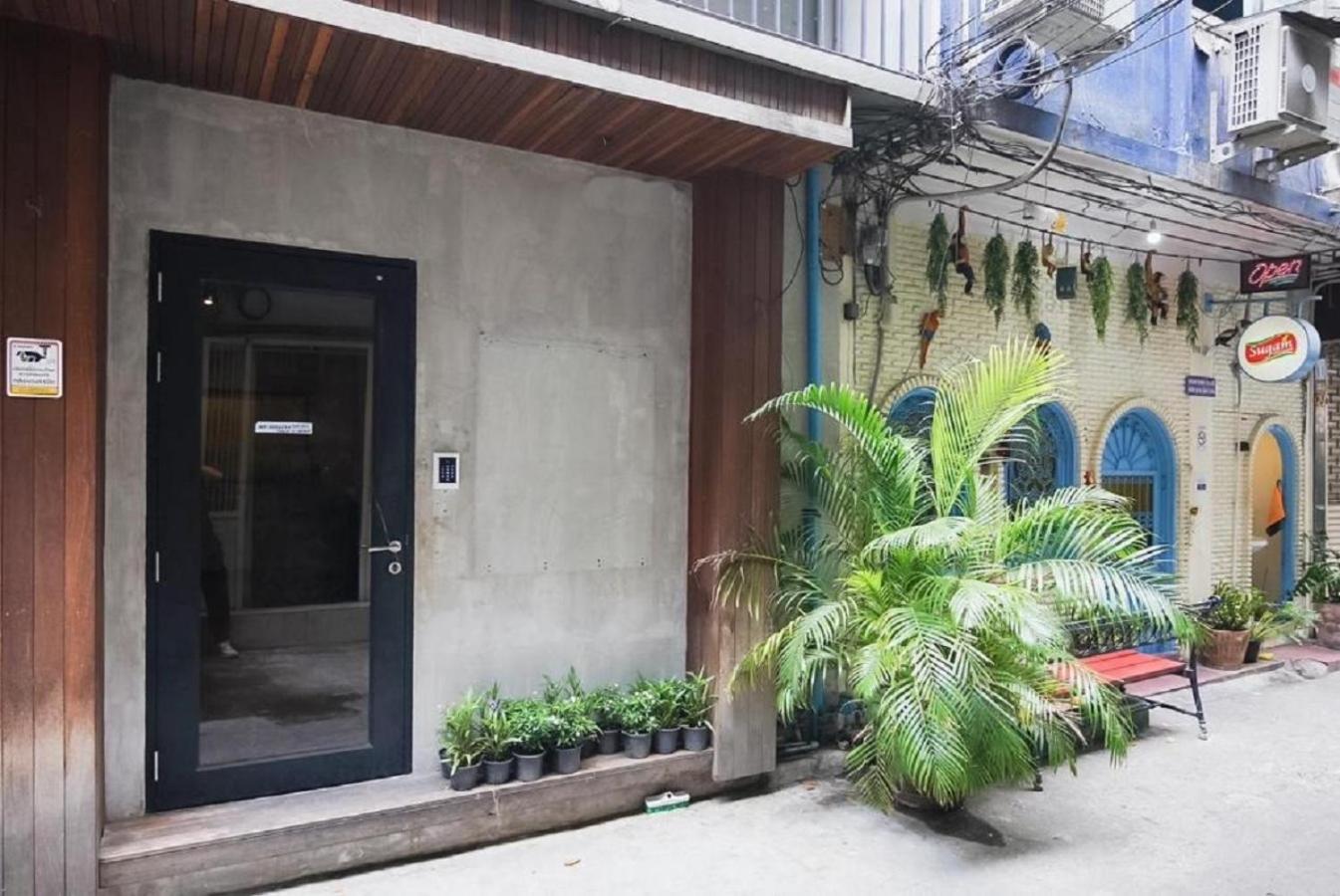 Go Inn Silom Road -Bts Saint Louis Bangkok Exteriör bild