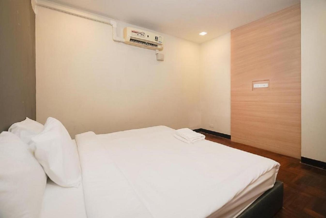 Go Inn Silom Road -Bts Saint Louis Bangkok Exteriör bild